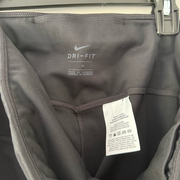 Nike Classic Black Leggings - Picture 3 of 5